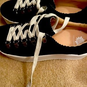 Yellow Box black tennis shoes